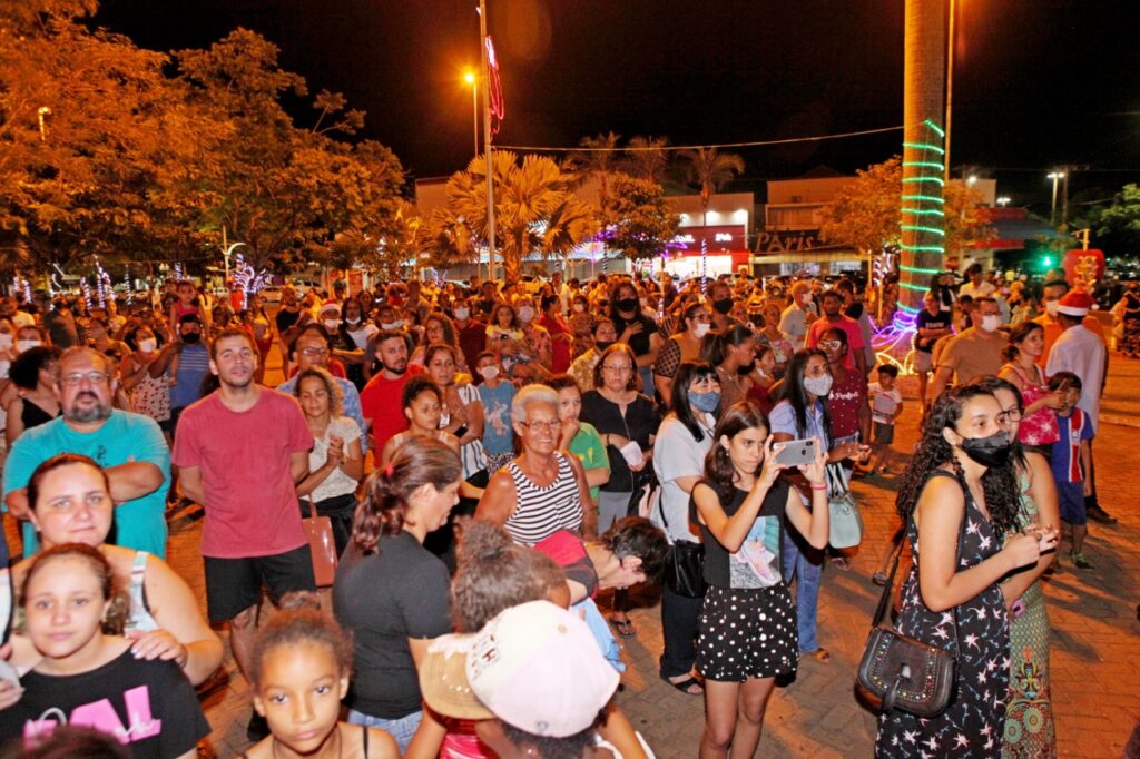 Magia natalina chega em Três Lagoas com inauguração de iluminação e decoração