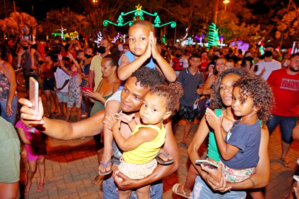 Magia natalina chega em Três Lagoas com inauguração de iluminação e decoração