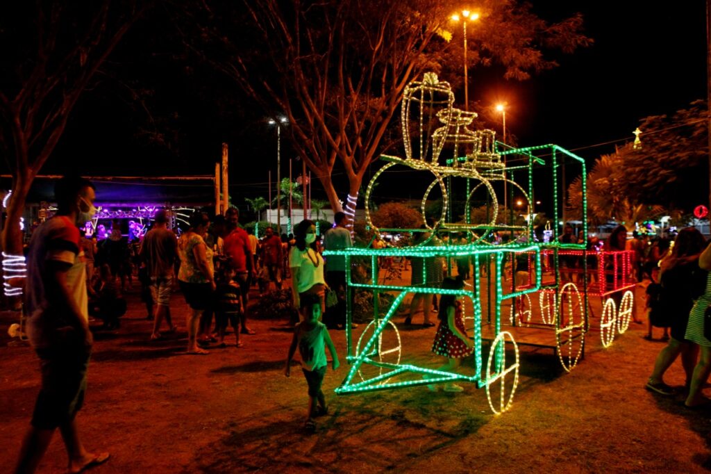 Magia natalina chega em Três Lagoas com inauguração de iluminação e decoração