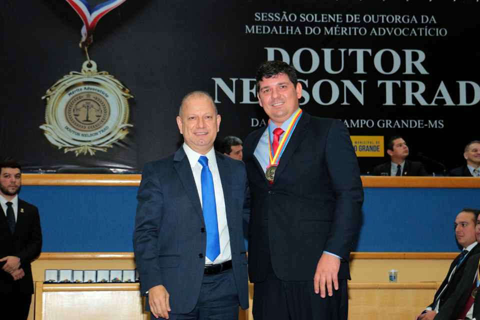 Advogados recebem Medalha do Mérito Advocatício 'Doutor Nelson Trad'