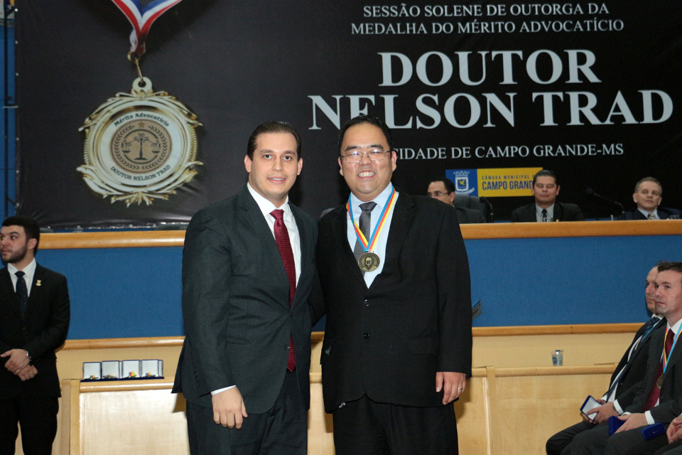 Advogados recebem Medalha do Mérito Advocatício 'Doutor Nelson Trad'