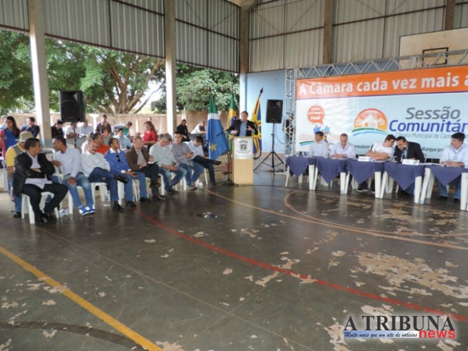 Moradores cobram providências durante Sessão Comunitária no Conjunto Rouxinóis