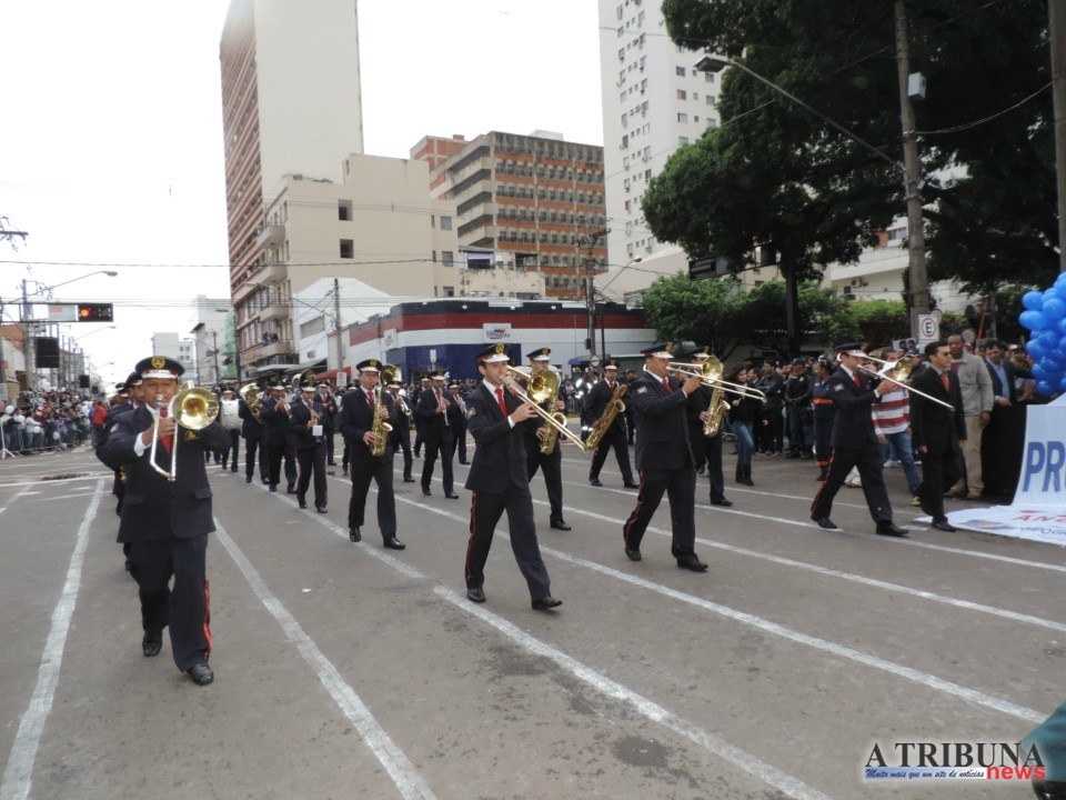 Inédito: prefeito Olarte abre festa desfilando na Avenida 14 de Julho