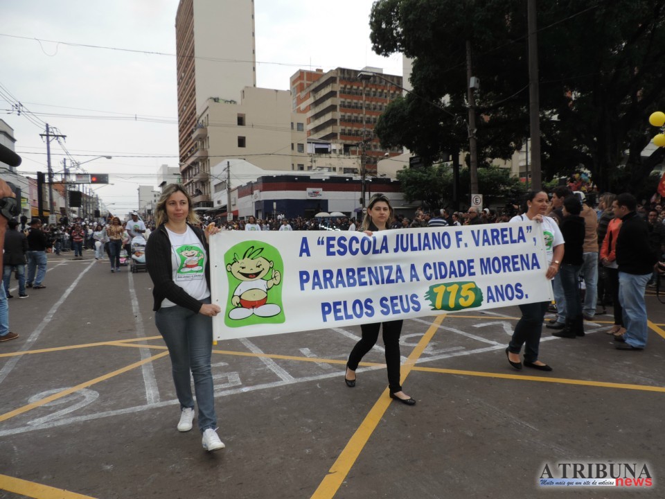 Inédito: prefeito Olarte abre festa desfilando na Avenida 14 de Julho