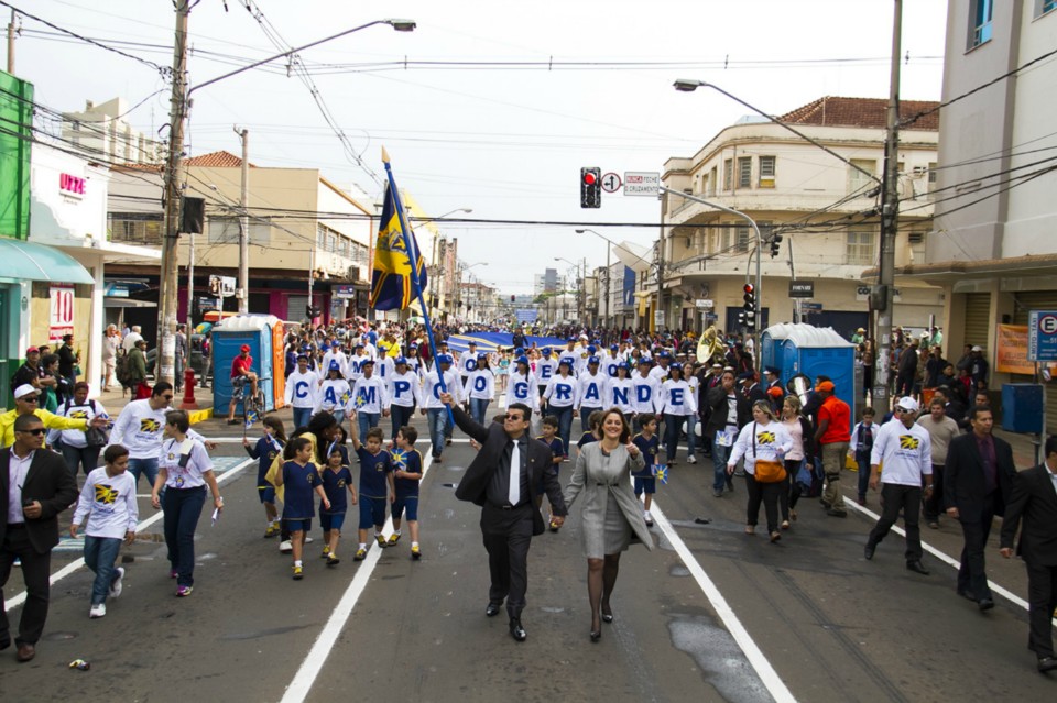Alvorada, corrida do facho e desfile marcam o aniversário festivo da Capital