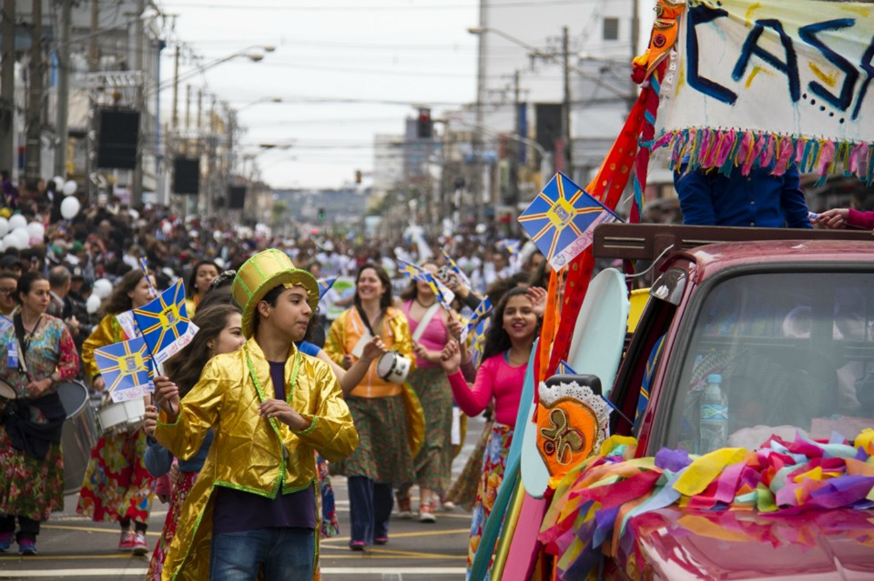 Alvorada, corrida do facho e desfile marcam o aniversário festivo da Capital
