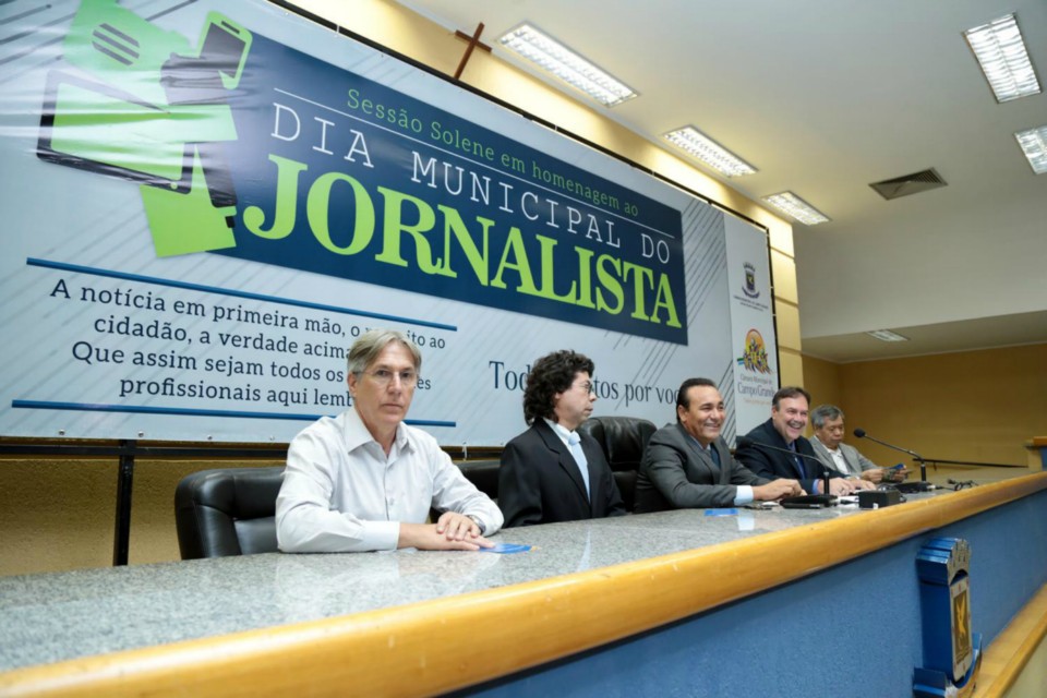 Jornalistas são homenageados durante solenidade na Câmara