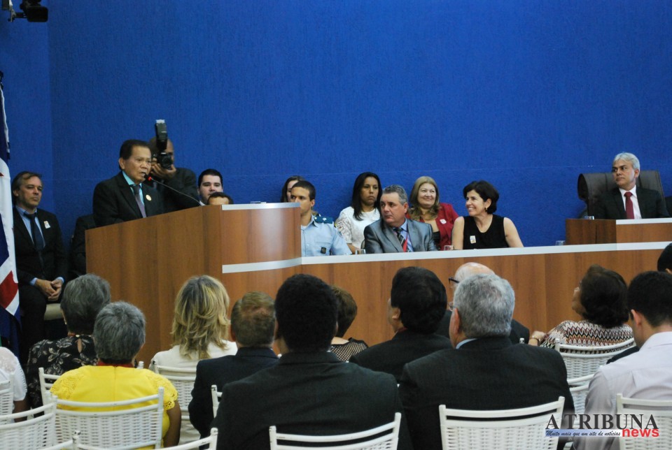 Câmara entrega Comenda Centenário Legislativo a ex-vereadores e ex-servidores