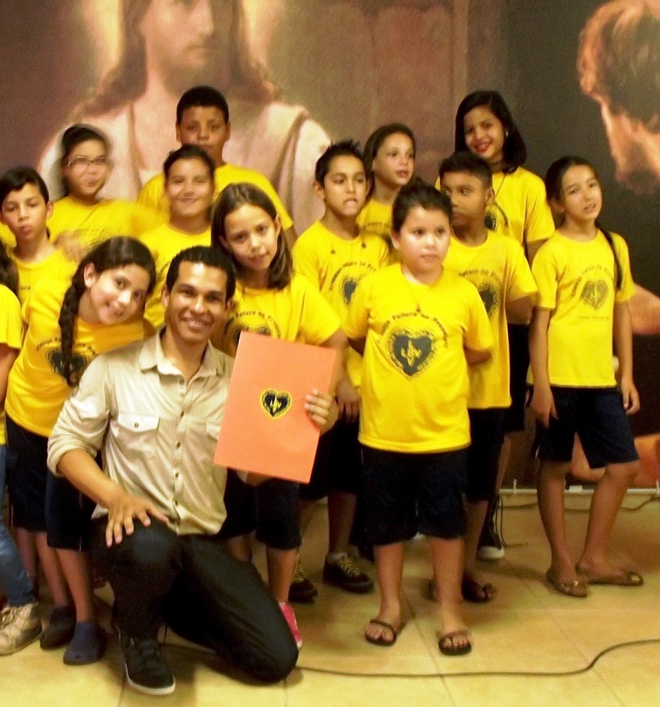 Crianças da LBV homenageiam artistas campo-grandenses