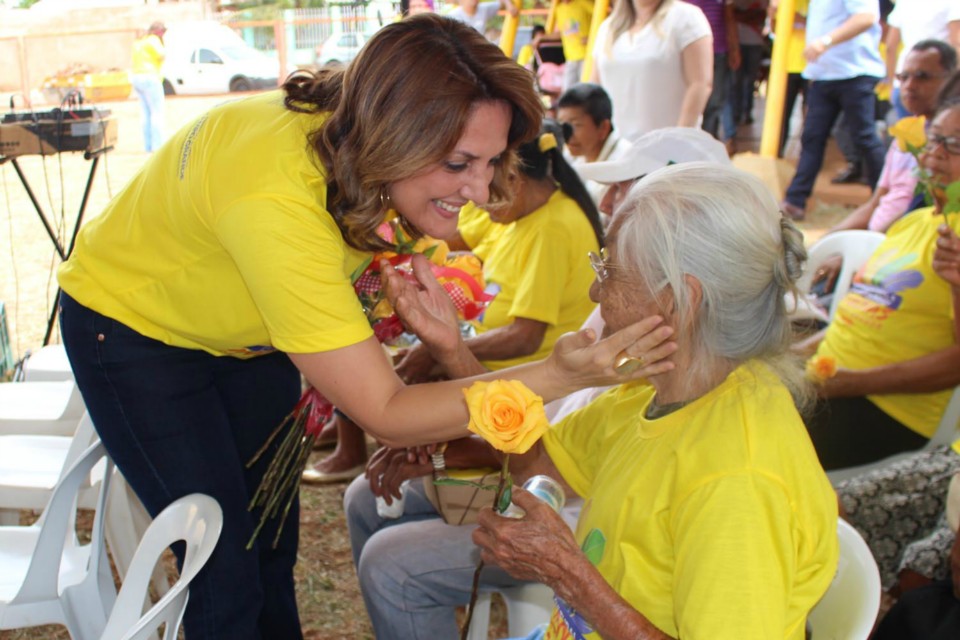 Vice-primeira-dama Andréia Olarte faz agradecimentos à população