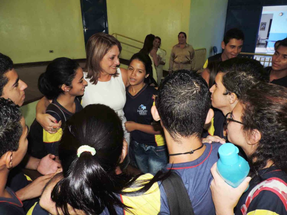 Vice-primeira-dama Andréia Olarte faz agradecimentos à população