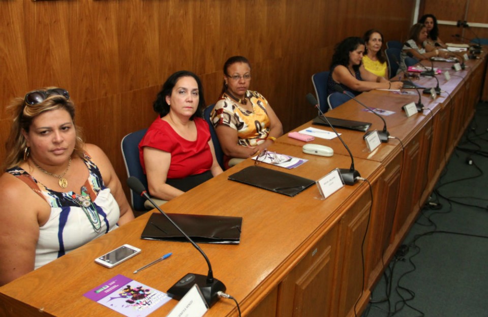 Mulheres discutem fortalecimento da rede de enfrentamento à violência