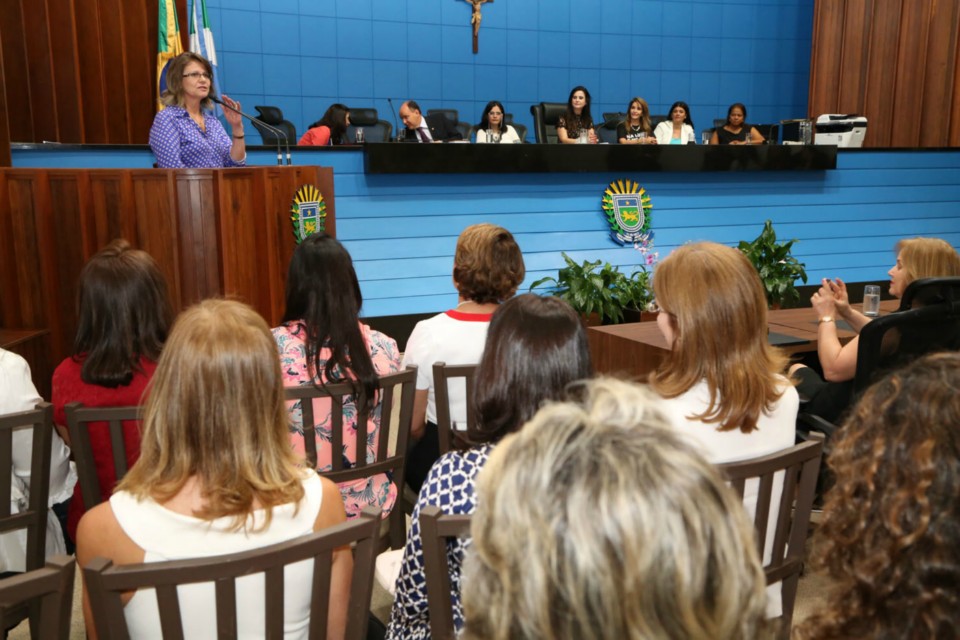 Conquistas e desafios às mulheres são lembrados durante Sessão Solene