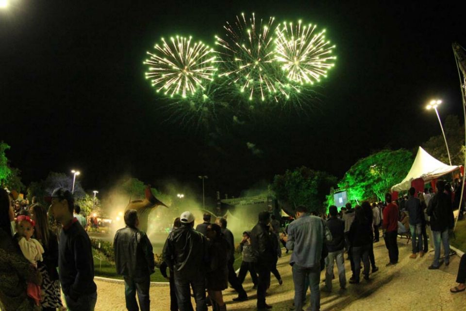 Primeira noite do Festival de Inverno de Bonito reúne 4 mil pessoas