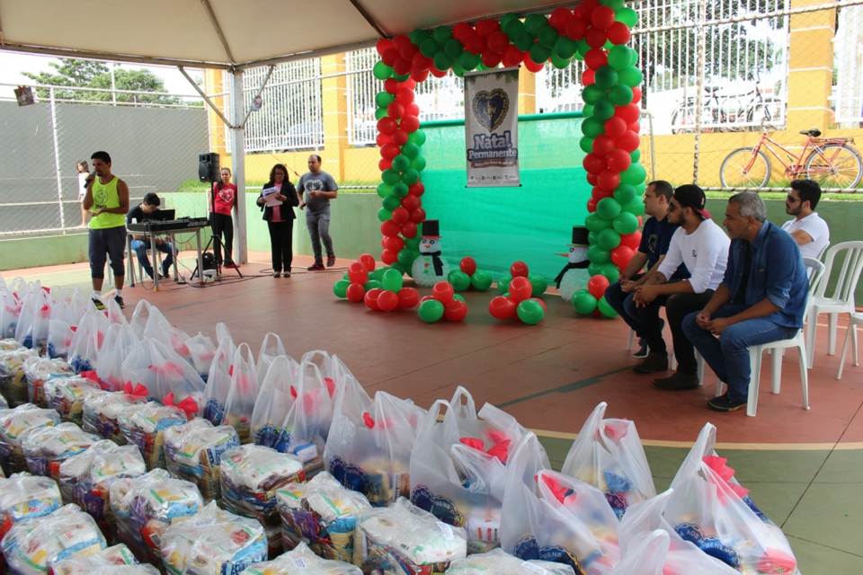 Famílias agradecem à LBV pela doação de cestas básicas e apoio socioeducativo