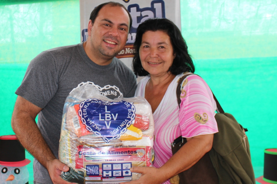 Famílias agradecem à LBV pela doação de cestas básicas e apoio socioeducativo