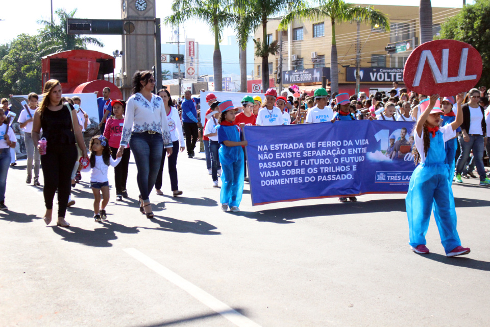 Desfile cívico ‘Ferrovia e os Imigrantes ‘ homenageia os 102 anos de Três Lagoas