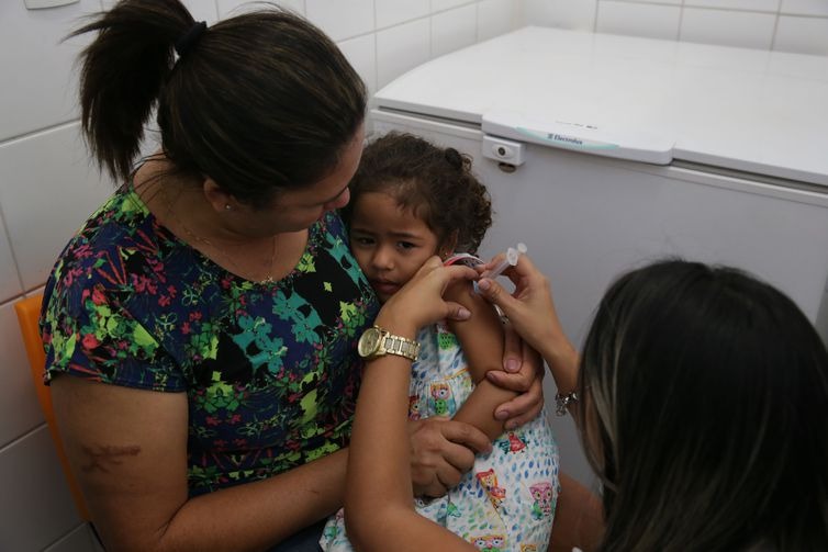 Em 2017, apenas a BCG, que protege contra a tuberculose e é aplicada ainda na maternidade, atingia a meta de 90% de imunização (Antonio Cruz/ Agência Brasil)