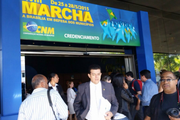 Prefeito Municipal Gilmar Olarte participa da XVIII Marcha em Brasília