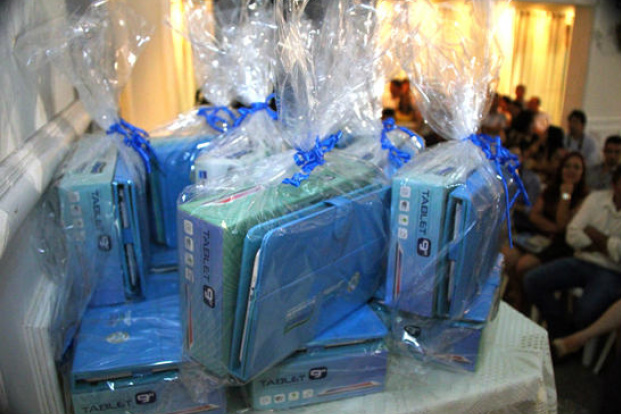 Governo premia com tablets diretores e 23 escolas da Rede Estadual de Ensino