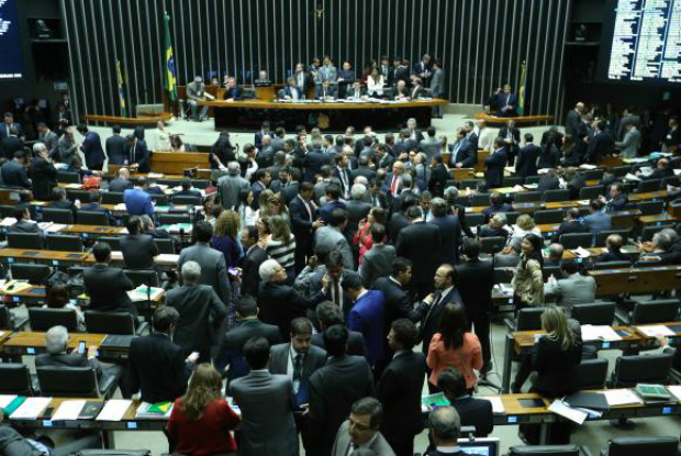 Sessão da Câmara dos Deputados que aprovou a Proposta de Emenda à Constituição (PEC) 241 de 2016 que estabelece um teto para os gastos públicos. Fabio Rodrigues Pozzebom/Agência Brasil