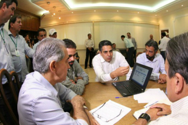 Governador se reúne com lideranças de quatro municípios em Paranaíba