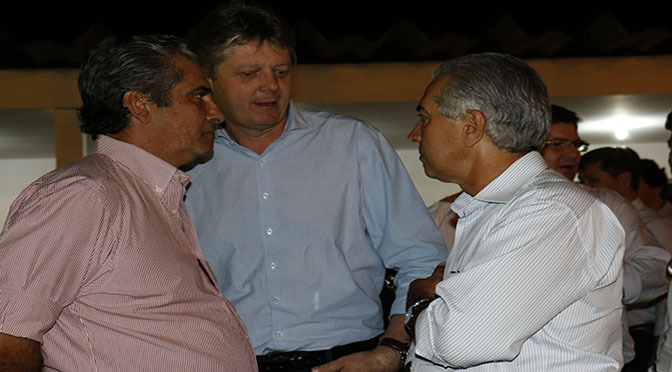 Pecuarista Luciano Barros conversa com o governador Reinaldo Azambuja e o secretário Jaime Verruck