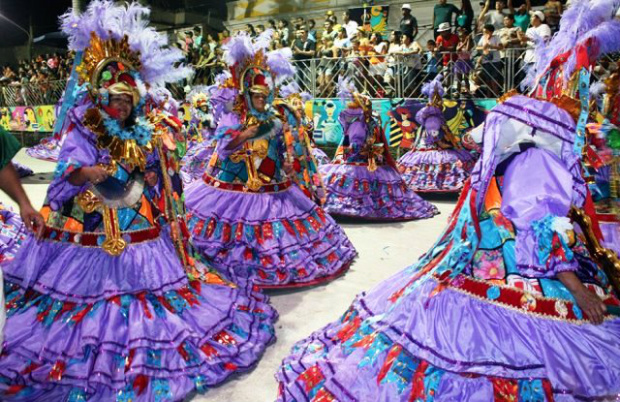 Desfile das Escolas de Samba em Corumbá. (Divulgação)