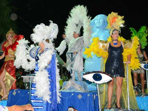 Marquês de Sapucaí levantou o público na passarela do samba com o enredo “Aos olhos da noite... a noite... na noite” (Foto: Renê Márcio Carneiro/Prefeitura de Corumbá)