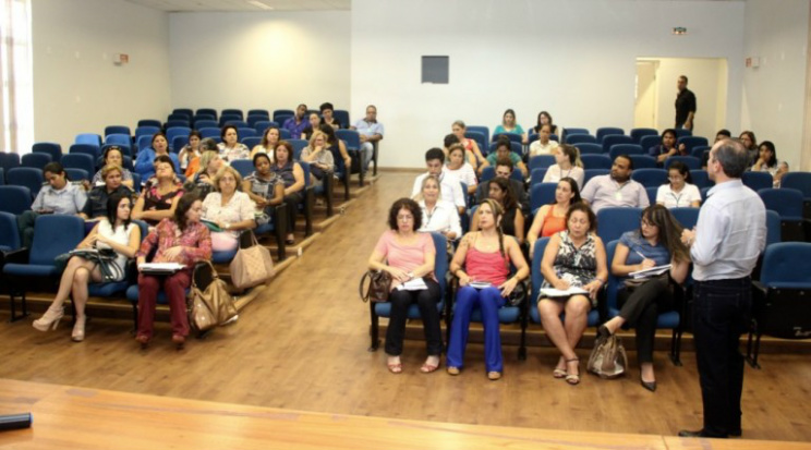 Cerca de 50 gestores se reuniu  com o secretário-adjunto da Secretaria de Administração e Desburocratização, Édio Viegas. (Divulgação)