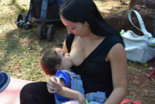 ‘Mamaço’ reune dezenas de mães e bebês em prol do aleitamento materno