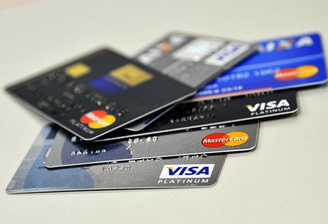 As faturas dos cartões de crédito de agosto foram parcialmente pagas por 25% dos usuários - Marcello Casal Jr/Agência Brasil