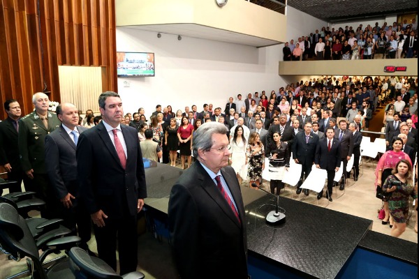 O público lotou o Plenário Júlio Maia na noite de homenagens.  Foto: Victor Chileno/ALMS
