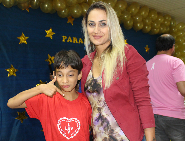 A mãe Juliana agradece a oportunidade de desenvolvimento e inserção social que a LBV ofereceu ao seu filho, Rafael