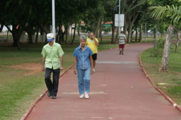 Saúde promove caminhada na pista da Lagoa Maior