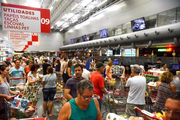 Vendas do varejo aumentaram 0,5% de agosto para setembro, depois de recuo de 0,4%. Tânia Rêgo/Agência Brasil