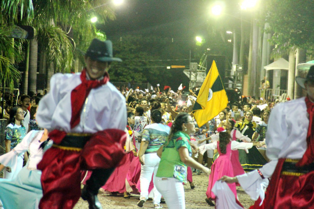 No sábado, 25, a noite na Avenida General Rondon, a diversão ficará por conta da disputa dos onze blocos oficiais, que desfilarão em busca do titulo de 2017. Iniciando com o Afro Samba, segue com Os Intocáveis, 