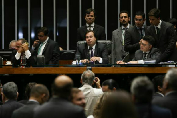 O presidente da Câmara, Rodrigo Maia, disse que a decisão do ministro Fux, que suspendeu a votação do projeto na Câmara, é um tipo de interferência do Judiciário no Legislativo. Fabio Rodrigues Pozzebom/Agência Brasil