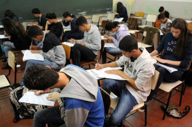 No ensino médio, o percentual de alunos em tempo integral aumentou, passando de 5,9% em 2015 para 6,4% em 2016. (Brasília)