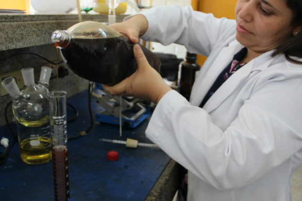 Pesquisa transforma óleo de cozinha usado em biocombustível