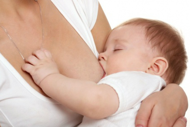 Sancionada lei para multar estabelecimentos que proibirem aleitamento materno