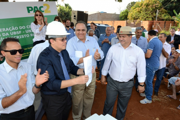 Prefeito assina ordem de serviço para construção da UBSF do Jardim Itamaracá