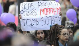 Mulheres defendem legalização do aborto. Fernando Frazão/Agência Brasil