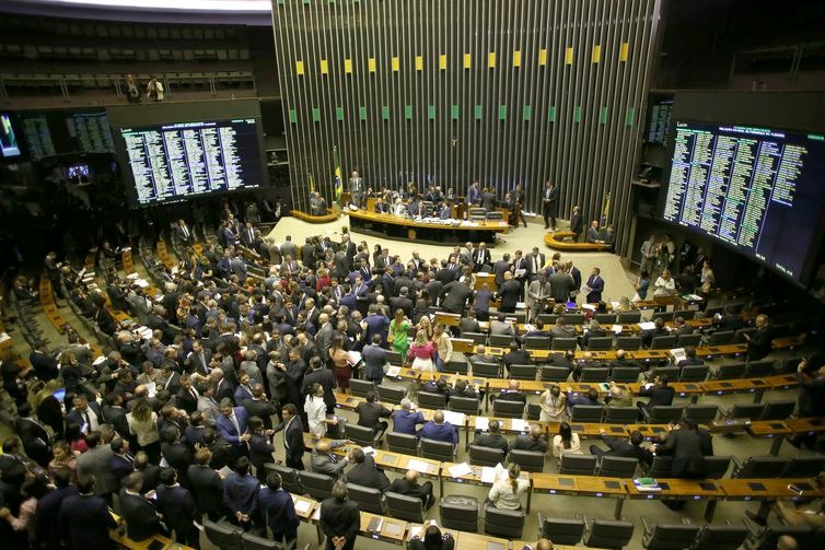 O presidente da Câmara dos Deputados, Rodrigo Maia, preside a primeira sessão de votações da nova legislatura - Wilson Dias/Agência Brasil