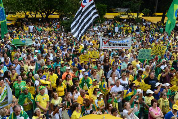 Manifestação na Avenida Paulista pediu o fim do foro privilegiado. Rovena Rosa/Agência Brasil