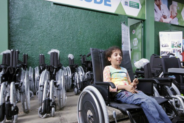 Caravana entrega 75 cadeiras de rodas em parceria com APAE