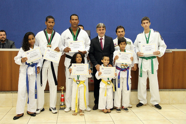 Atletas do Taekwondo são homenageados com Moção de Congratulação