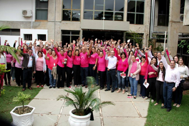 Servidores da administração reforçam campanha 'Outubro Rosa'