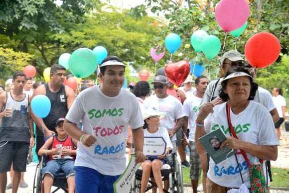 Parentes  e  amigos  de  portadores  de  doenças  raras  e  graves  participam  da  4ª  Caminhada  Minha  Vida  Não Tem  Preço,  no  Parque  do  Flamengo,  em  protesto  contra  a falta de medicamentos. Tânia Rêgo/Agência Brasil