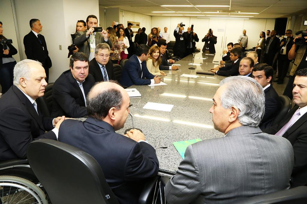 Reunião com o governador Reinaldo Azambuja aconteceu na sala da presidência. Foto: Victor Chileno/ ALMS